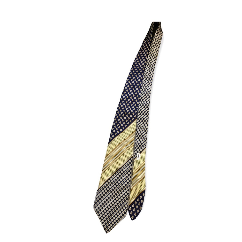 YSL tie Has flaws